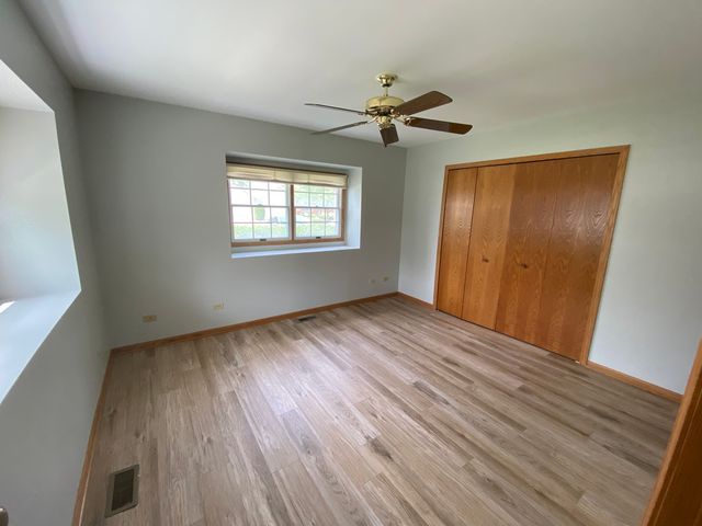 8581 Sandalwood Drive, Darien, IL 60561