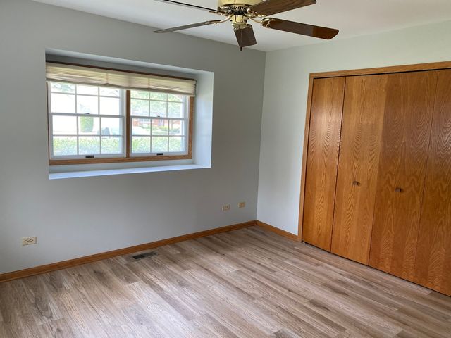 8581 Sandalwood Drive, Darien, IL 60561