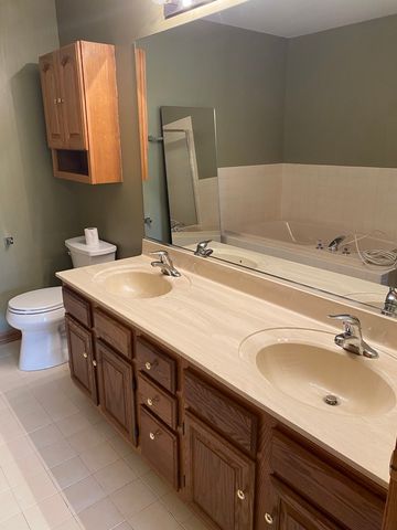 8581 Sandalwood Drive, Darien, IL 60561