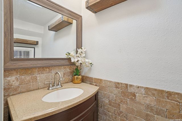 7880 Micron Dr Apt 4104, San Antonio, TX 78251