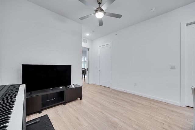 4801 Springdale RD 2107, Austin, TX 78723