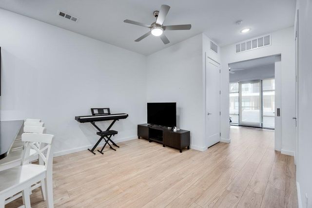 4801 Springdale RD 2107, Austin, TX 78723