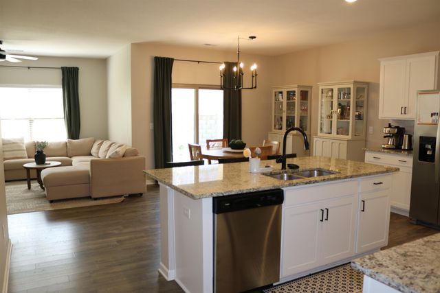 408 COLONIAL HEIGHTS DR, Munford, TN 38058