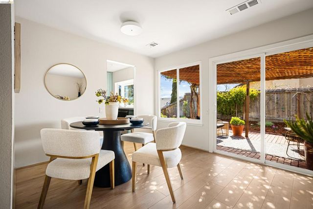 10 10 Clear Water Ct, Richmond, CA 94803