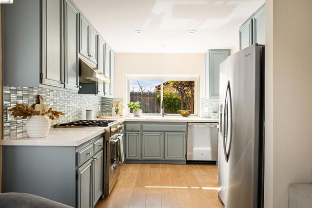 10 10 Clear Water Ct, Richmond, CA 94803