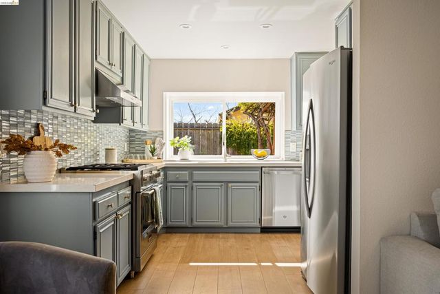 10 10 Clear Water Ct, Richmond, CA 94803