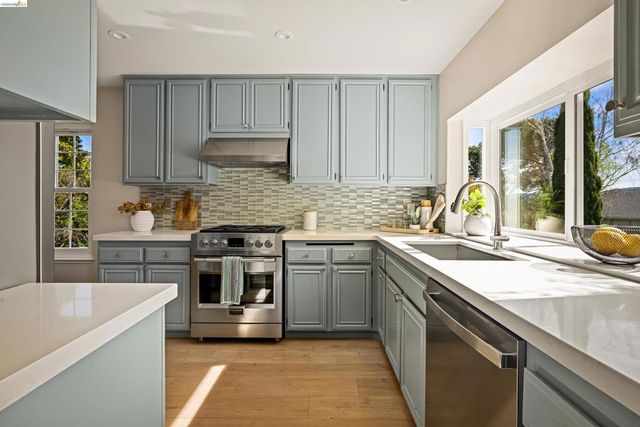 10 10 Clear Water Ct, Richmond, CA 94803