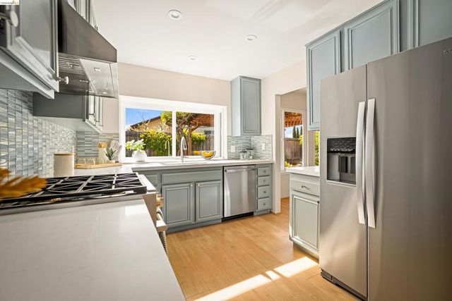 10 10 Clear Water Ct, Richmond, CA 94803