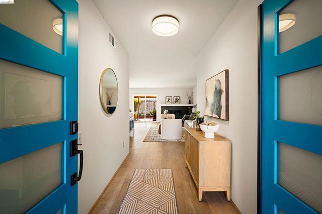 10 10 Clear Water Ct, Richmond, CA 94803