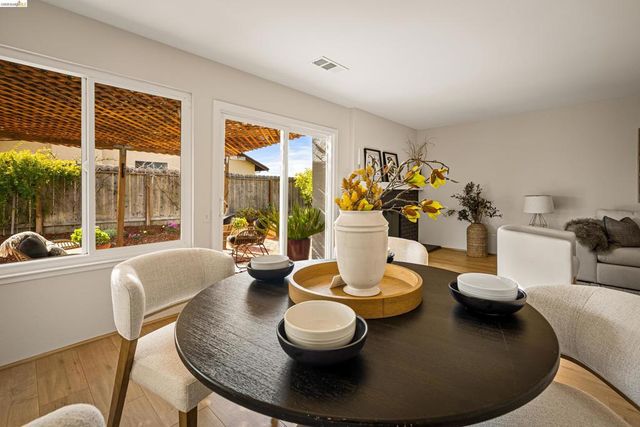 10 10 Clear Water Ct, Richmond, CA 94803