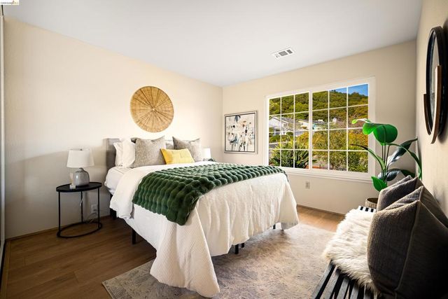 10 10 Clear Water Ct, Richmond, CA 94803