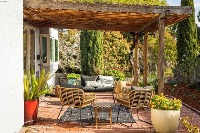 10 10 Clear Water Ct, Richmond, CA 94803