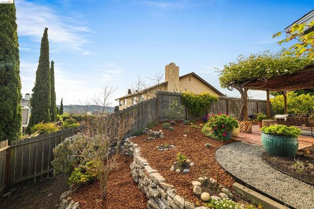 10 10 Clear Water Ct, Richmond, CA 94803