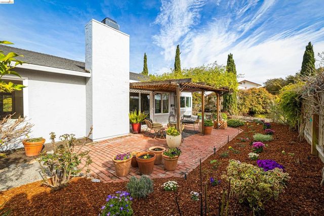 10 10 Clear Water Ct, Richmond, CA 94803