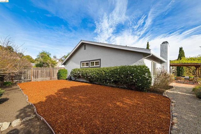 10 10 Clear Water Ct, Richmond, CA 94803