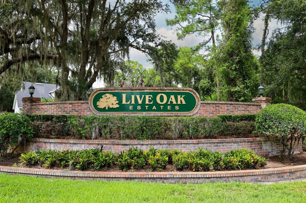Image 2 of property listing at 11712 RAMBLING OAK BOULEVARD, Orlando, FL 32832
