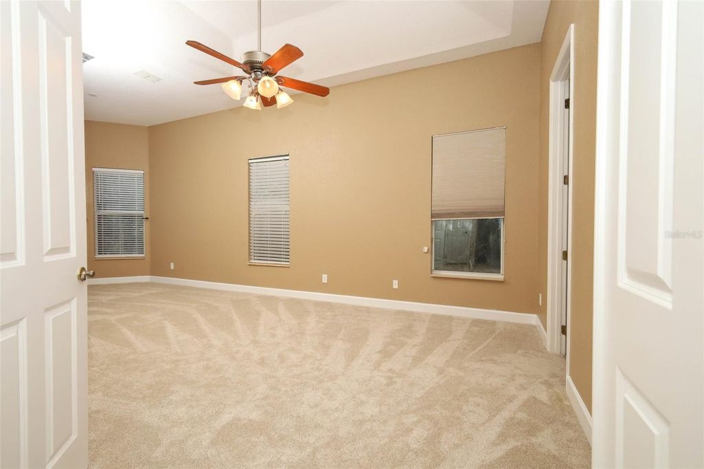Image 16 of property listing at 11712 RAMBLING OAK BOULEVARD, Orlando, FL 32832