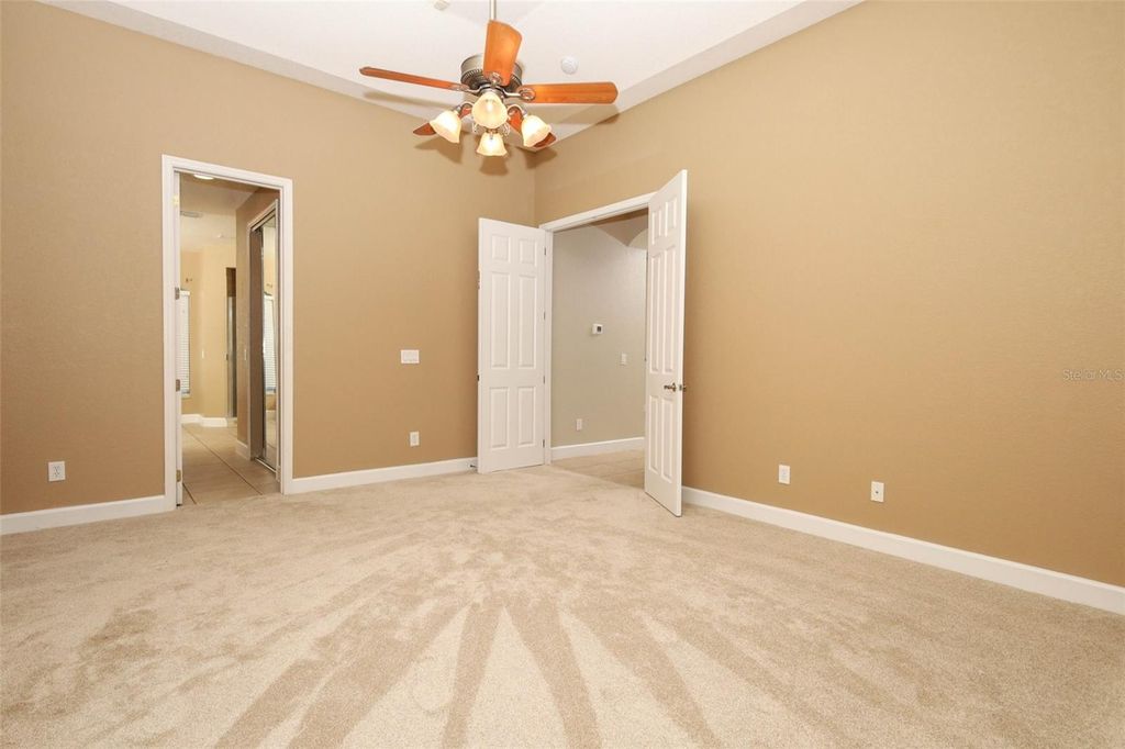 Image 20 of property listing at 11712 RAMBLING OAK BOULEVARD, Orlando, FL 32832