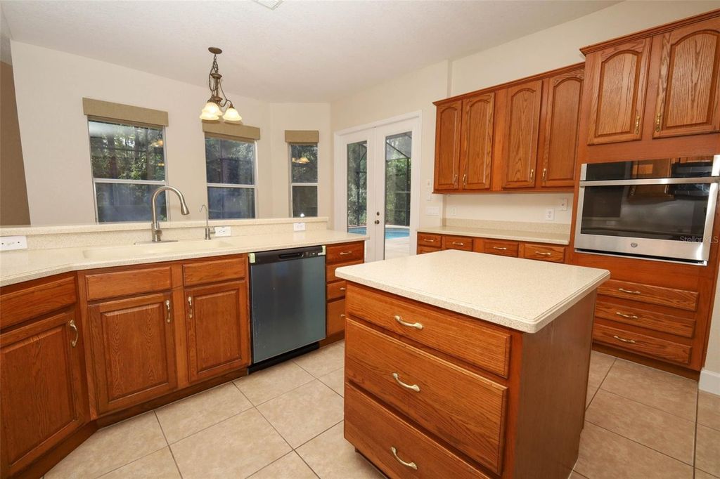 Image 32 of property listing at 11712 RAMBLING OAK BOULEVARD, Orlando, FL 32832