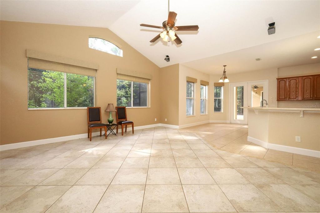 Image 35 of property listing at 11712 RAMBLING OAK BOULEVARD, Orlando, FL 32832