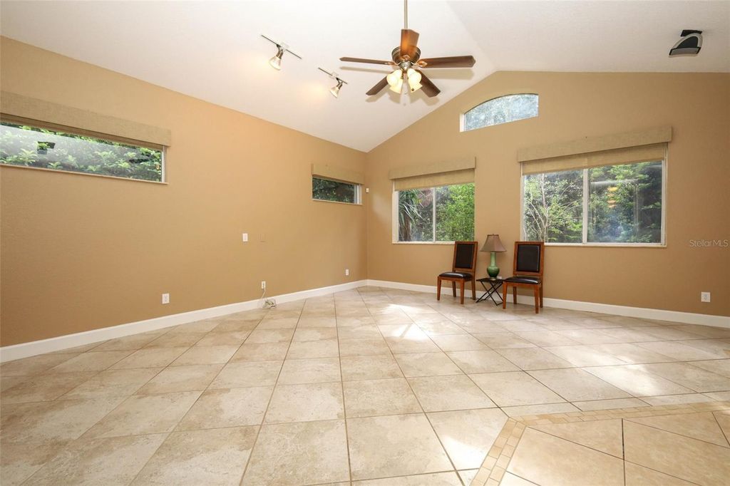 Image 36 of property listing at 11712 RAMBLING OAK BOULEVARD, Orlando, FL 32832