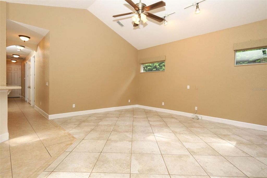 Image 37 of property listing at 11712 RAMBLING OAK BOULEVARD, Orlando, FL 32832