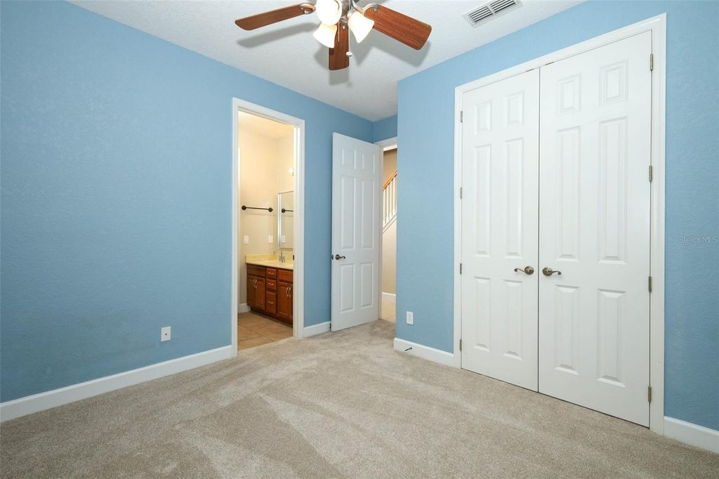 Image 39 of property listing at 11712 RAMBLING OAK BOULEVARD, Orlando, FL 32832