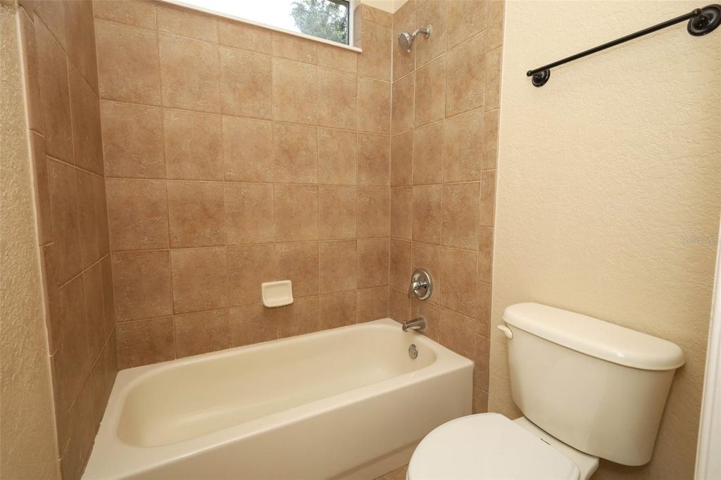 Image 41 of property listing at 11712 RAMBLING OAK BOULEVARD, Orlando, FL 32832