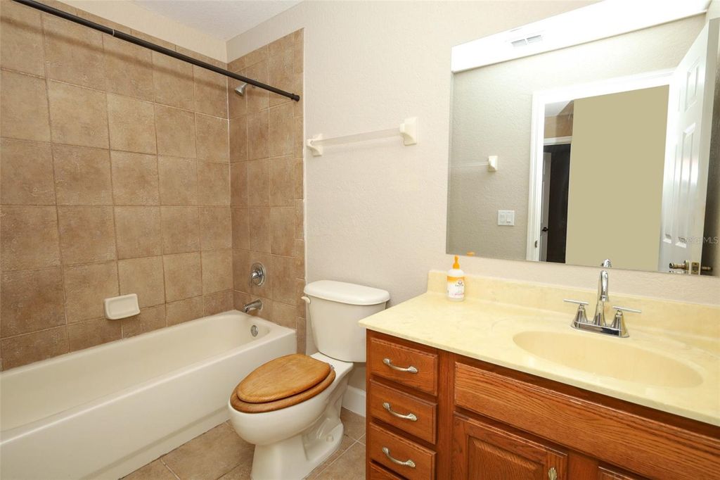 Image 48 of property listing at 11712 RAMBLING OAK BOULEVARD, Orlando, FL 32832