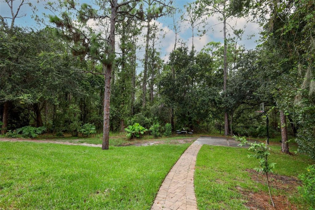 Image 61 of property listing at 11712 RAMBLING OAK BOULEVARD, Orlando, FL 32832