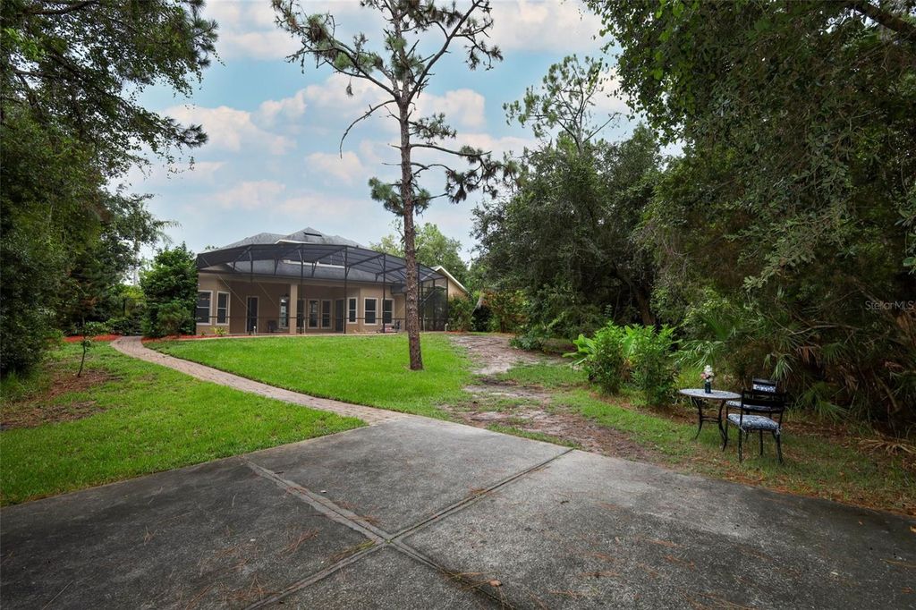 Image 63 of property listing at 11712 RAMBLING OAK BOULEVARD, Orlando, FL 32832