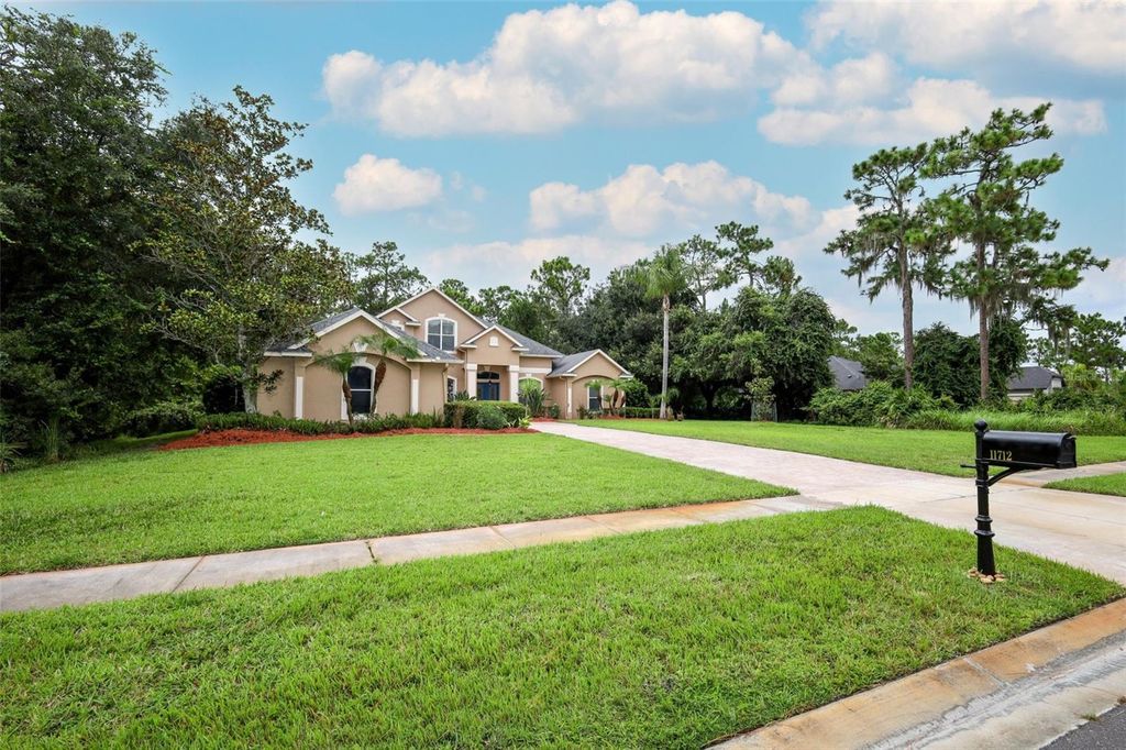 Image 64 of property listing at 11712 RAMBLING OAK BOULEVARD, Orlando, FL 32832