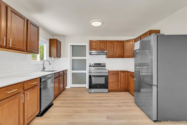 4046 State Road, Fort Gratiot, MI 48059
