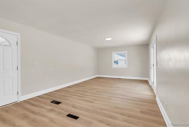 4046 State Road, Fort Gratiot, MI 48059