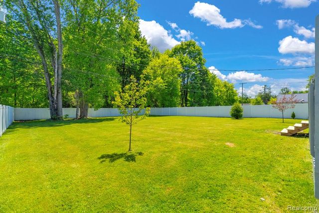 4046 State Road, Fort Gratiot, MI 48059