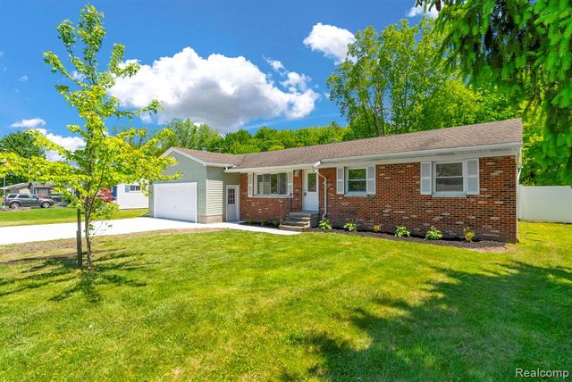 4046 State Road, Fort Gratiot, MI 48059