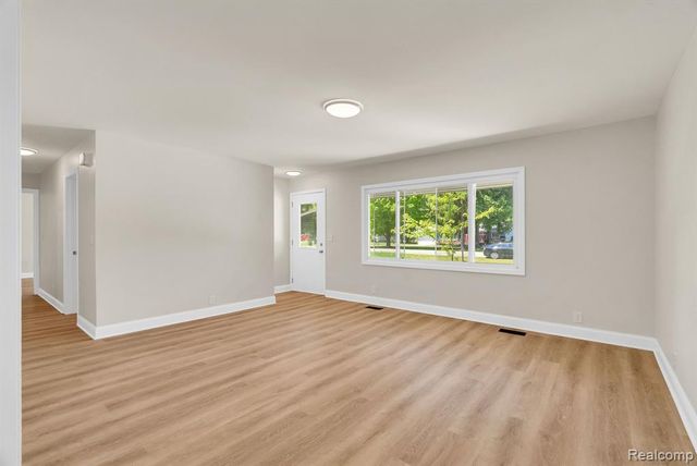 4046 State Road, Fort Gratiot, MI 48059