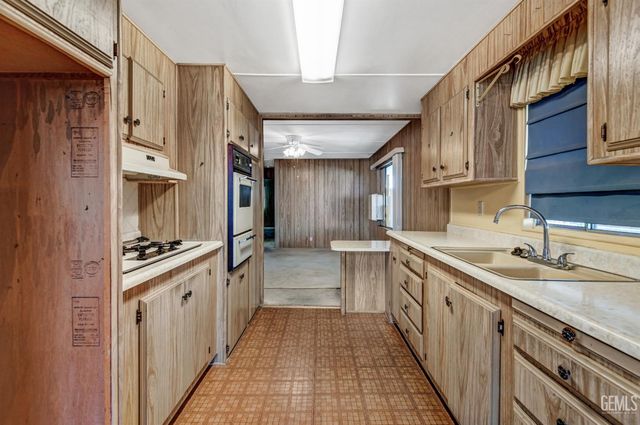 9 Tee Lane, Bakersfield, CA 93308