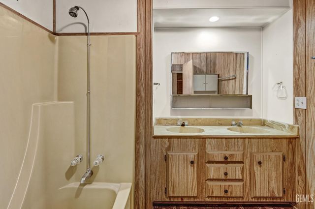 9 Tee Lane, Bakersfield, CA 93308