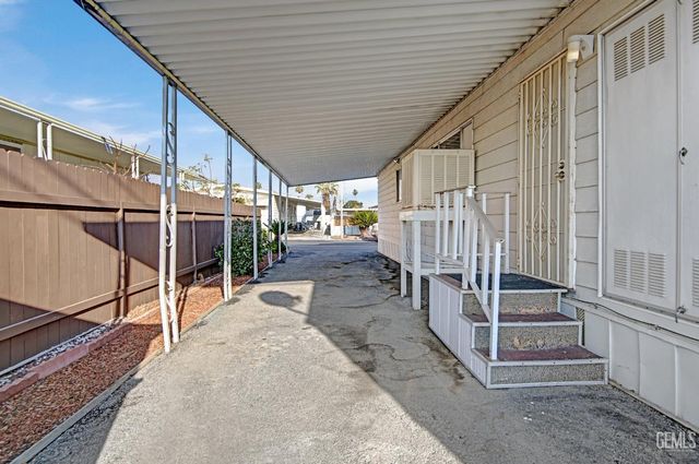 9 Tee Lane, Bakersfield, CA 93308
