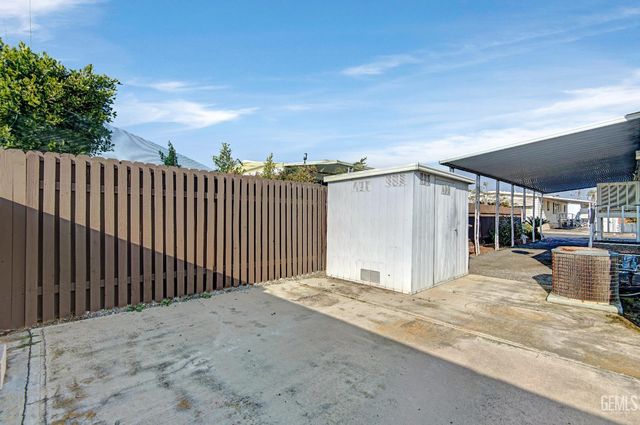 9 Tee Lane, Bakersfield, CA 93308