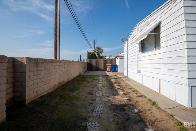 9 Tee Lane, Bakersfield, CA 93308