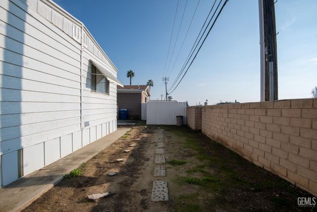 9 Tee Lane, Bakersfield, CA 93308