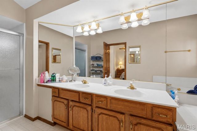 7811 Grantwood Oaks Court, St Louis, MO 63123