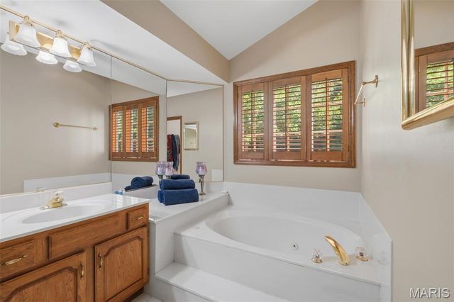 7811 Grantwood Oaks Court, St Louis, MO 63123