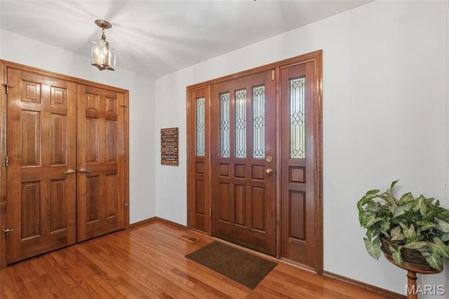 7811 Grantwood Oaks Court, St Louis, MO 63123