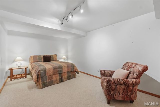 7811 Grantwood Oaks Court, St Louis, MO 63123