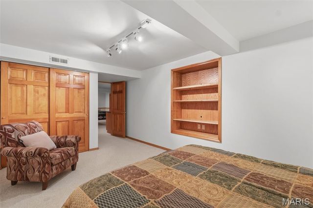 7811 Grantwood Oaks Court, St Louis, MO 63123