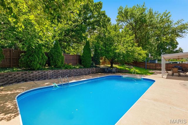 7811 Grantwood Oaks Court, St Louis, MO 63123