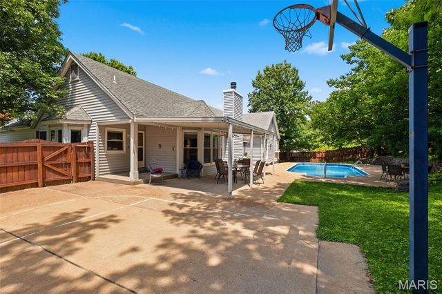 7811 Grantwood Oaks Court, St Louis, MO 63123
